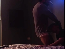 叫邻居来喝酒看网飞，结果被他无套狂操 sexy hot careless porn
