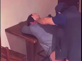 酒吧里勾搭好奇直男 asian cumcontrol merry porn