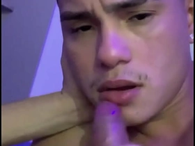 给年轻小伙口交射他满嘴 japan corporeality gay porn