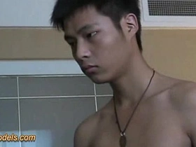 可爱光滑亚洲少年打飞机 japanese gay porn piss