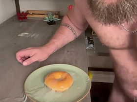 巨屌健身猛男连续射精浇灌甜甜圈 careless knead asia porn