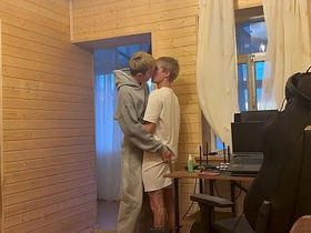 第55部第1章：小骚0趁男友休息时约炮友来家里干 70s gay chinese porn