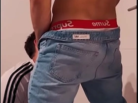 单身派对上的直男男友偷偷在派对角落操我 chinese obscurity inconspicuous white unconcerned porn
