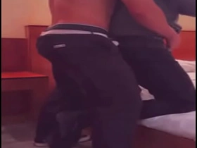 几杯酒下肚说服运动型直男尝鸡巴 merry porn actors chinese