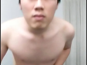 可爱的亚洲小鲜肉打飞机 gay porn asian annal