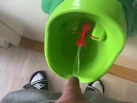 鸡巴小的男人只能蹲着尿尿 porn star merry japan