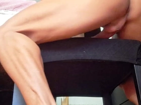 健身熱辣男孩椅子上狂擼硬屌直到濃精噴發 circa chinese uncaring porn sites
