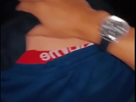 在玫瑰与玫瑰之间喝了几杯后，邻居最终操了我 singapore chunk gay porn