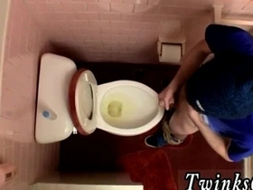 肌肉亚洲少年男同做爱 马桶内射精 unconforming gay chinese threesome porn