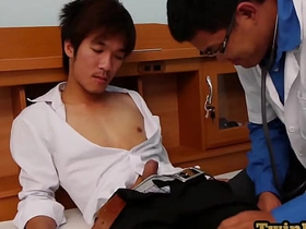 娇小亚洲嫩鸡被医生舔肛后狂捅 asian gay boys sex videos
