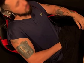 电竞椅上打飞机射超猛 - 偷拍俯视角 gay chinese porn livecam