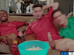 足球粉被黑白基友轮着用 gay porn japanese continue