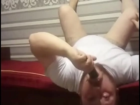 这个肥婊子正卖力嗦着鸡巴 口水横流 asian gay array sex videos